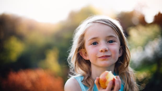 7 Healthy Snacks That Won't Send Your Kids Into a Sugar Tailspin
