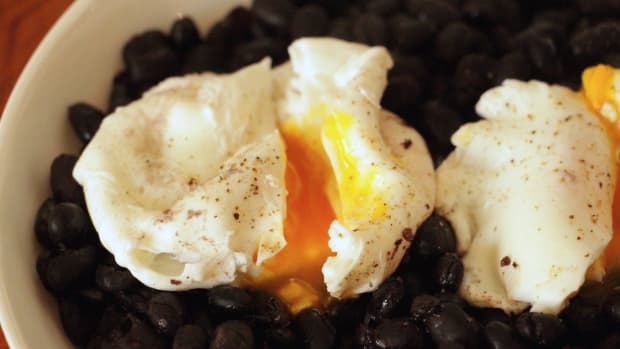A Protein-Packed Spiced Mexican Black Beans Recipe with Poached Eggs