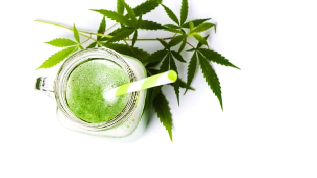 7 Clinically Tested Benefits of CBD Oil, The Wellness World's New Fave Supplement