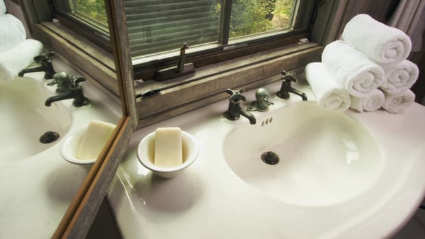 9 Creative Solutions to Declutter Your Bathroom