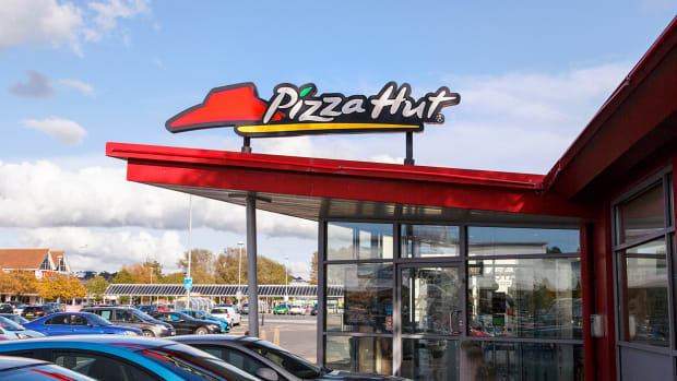 Pizza Hut Becomes First Major Pizza Chain to Commit to Antibiotic-Free Chicken