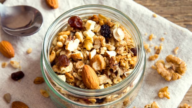 Muesli Recipe with Cranberries, Currents, and Apples