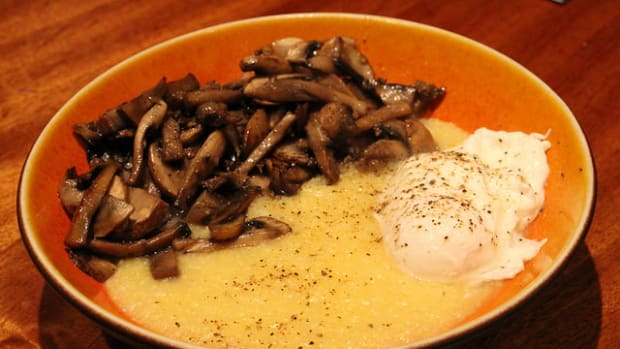 cheesy grits, sauteed mushrooms, poached eggs