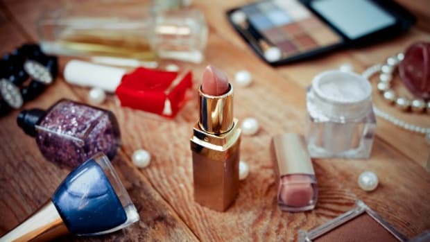 7 Spring Cleaning Tips for That Messy Makeup Bag of Yours