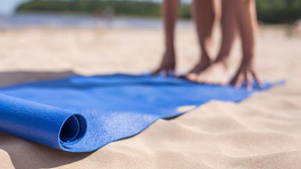 9 Tips for the Ideal Beach Yoga Session (#8 is Key!)
