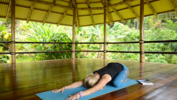 Calming Beginning Yoga Poses from Yoga Girl Rachel Brathen