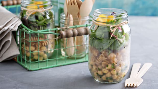 Easy mason jar meals to make for lunch.