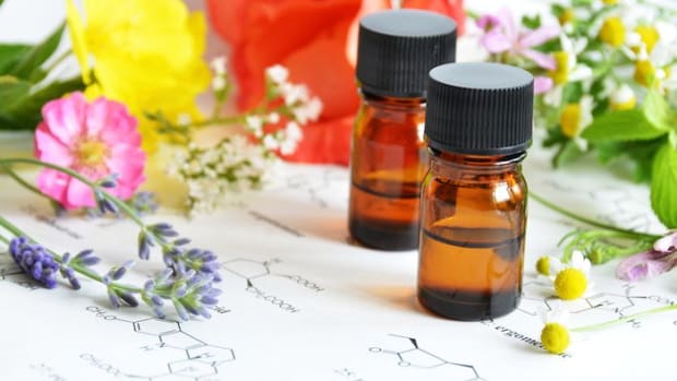 The 3 Best Essential Oils to Keep Aging Skin Gorgeous