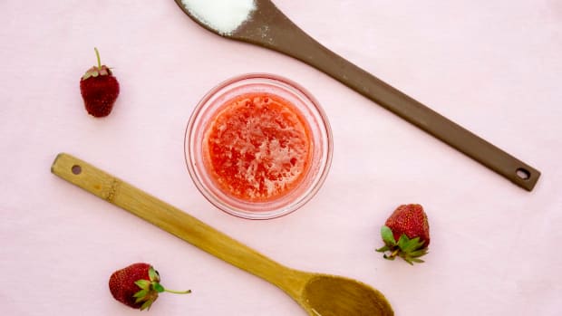 2 DIY Lip Scrub Exfoliating Recipes