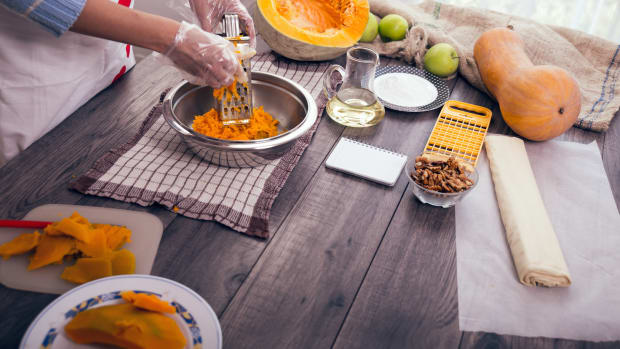 5 Cooking Hacks to Make Thanksgiving Easy as (Pumpkin) Pie