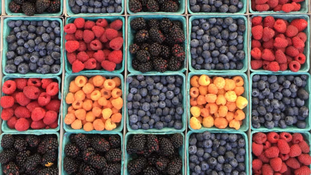 Fresh Berries and Bagged Salads Top Organic Produce Sales
