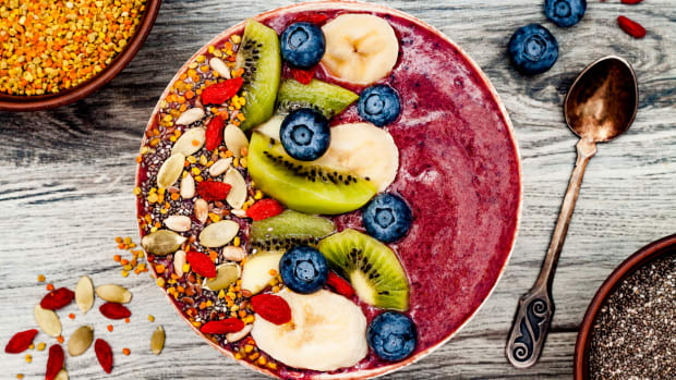 smoothie bowl for a healthy breakfast