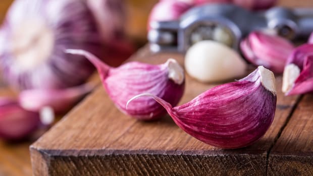 How to Enjoy the Benefits of Garlic for Colds and Flu