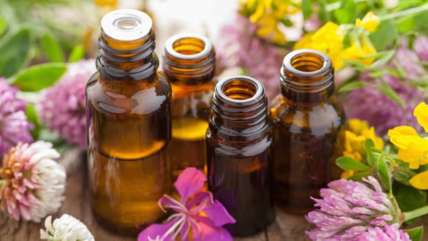 11 Therapeutic Essential Oils to Combat Icky Winter Cold Symptoms