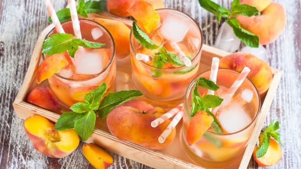 Grilled peach whiskey sour recipe with mint