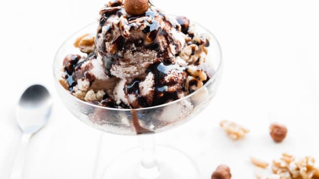 No-churn ice cream recipe with figs and chocolate