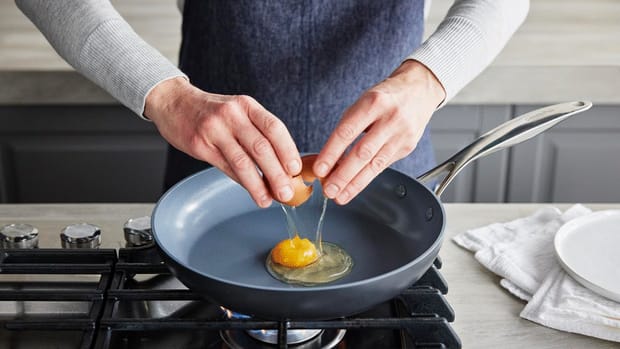 Gif of GrenPan's nontoxic nonstick cooking and sliding an egg off the pan onto a plate.