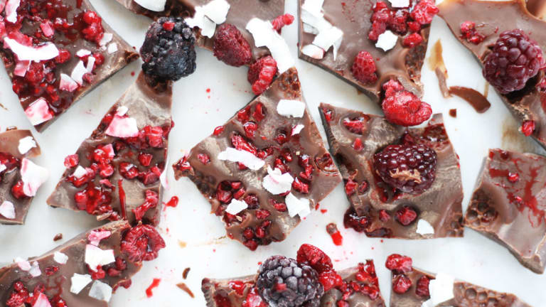 Make This Epic Dark Chocolate Berry Bark With Just 5 Ingredients