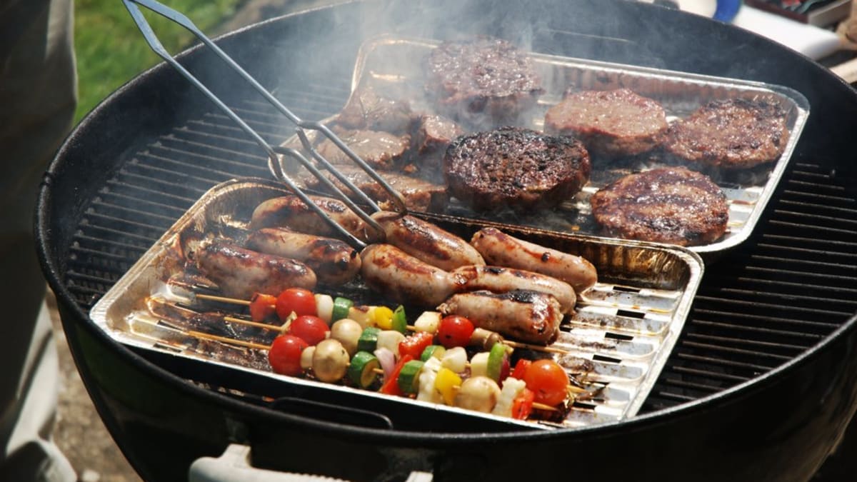 Gas or Charcoal Grilling: Which is Better for the Environment? - Organic Authority