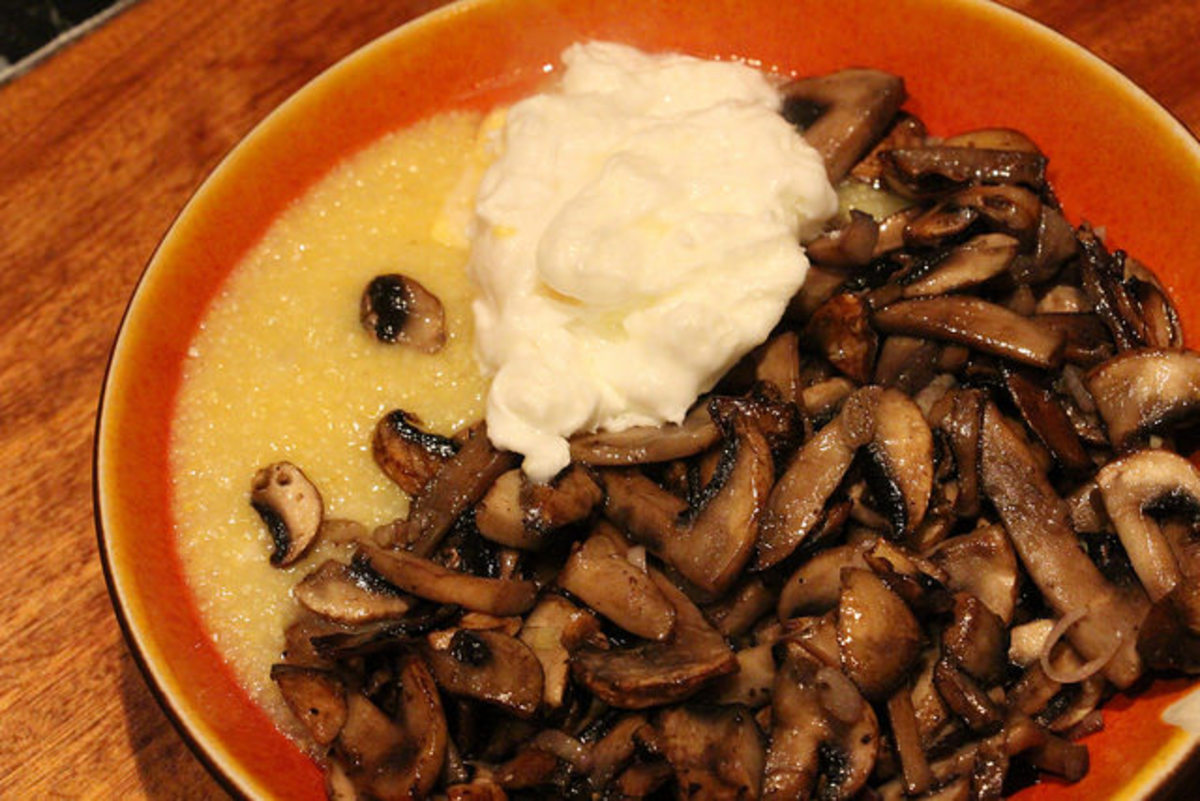cheesy grits, sauteed mushrooms, poached eggs