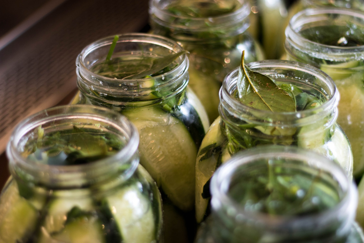 5 briny health benefits of pickle juice (plus delicious recipe ideas