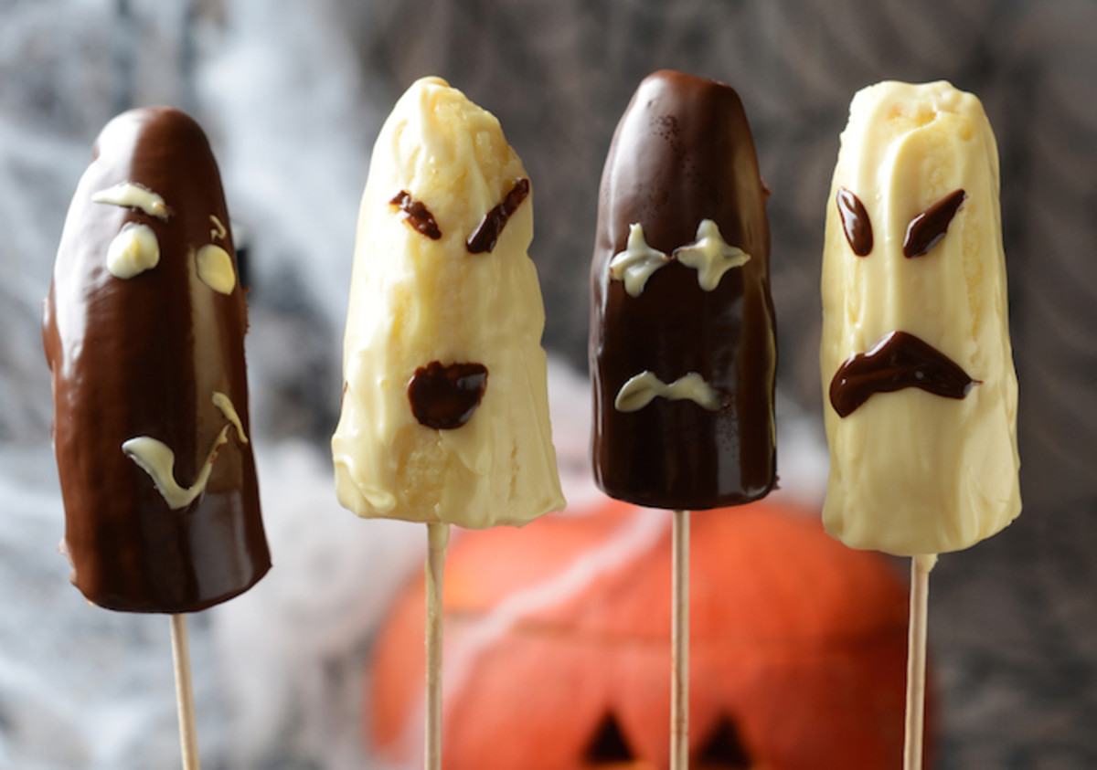 Healthy Halloween Recipe: Almost-Sugar-Free 'Boo'nana Pops - Organic Authority