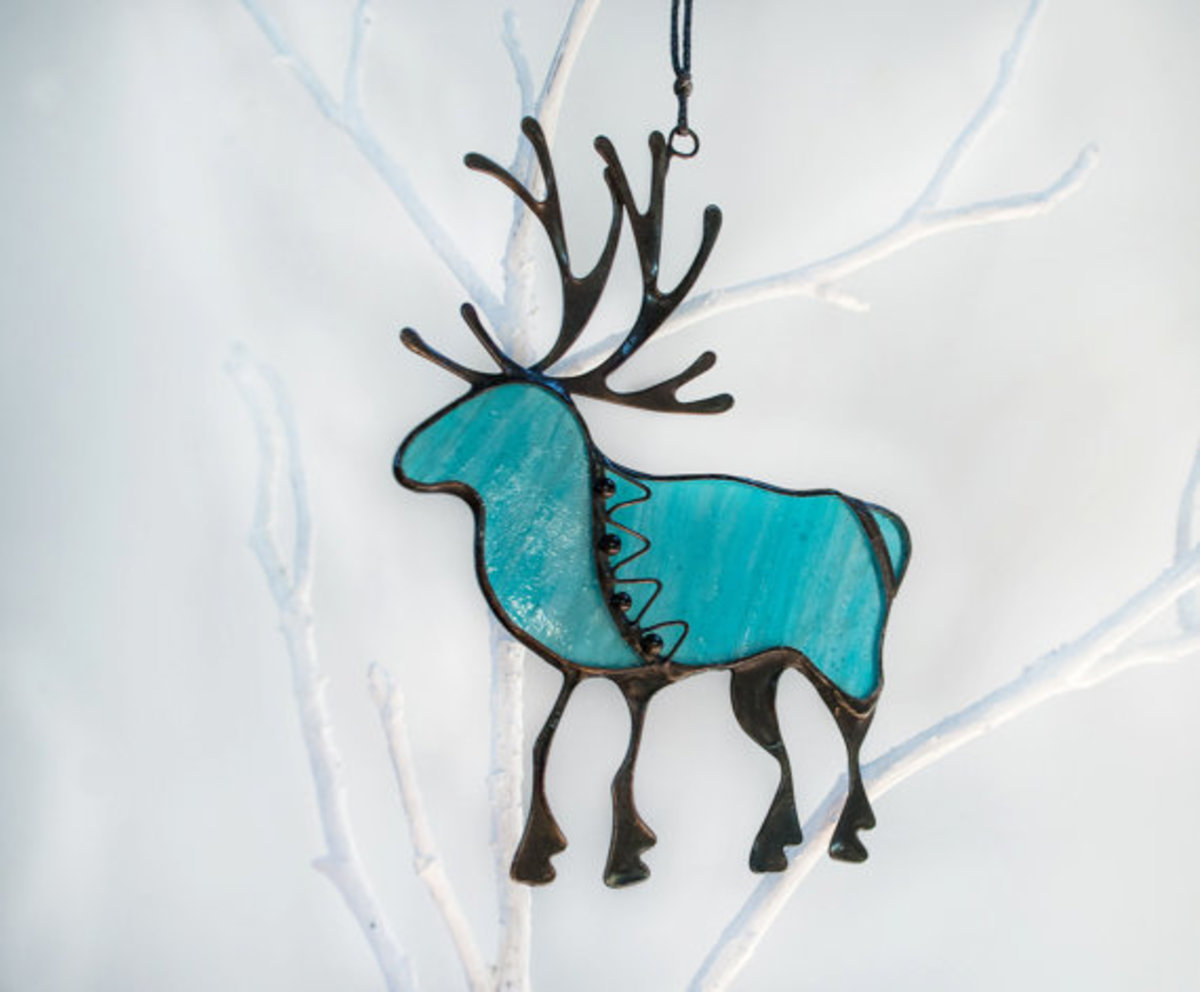 Give handmade Christmas ornaments this season.