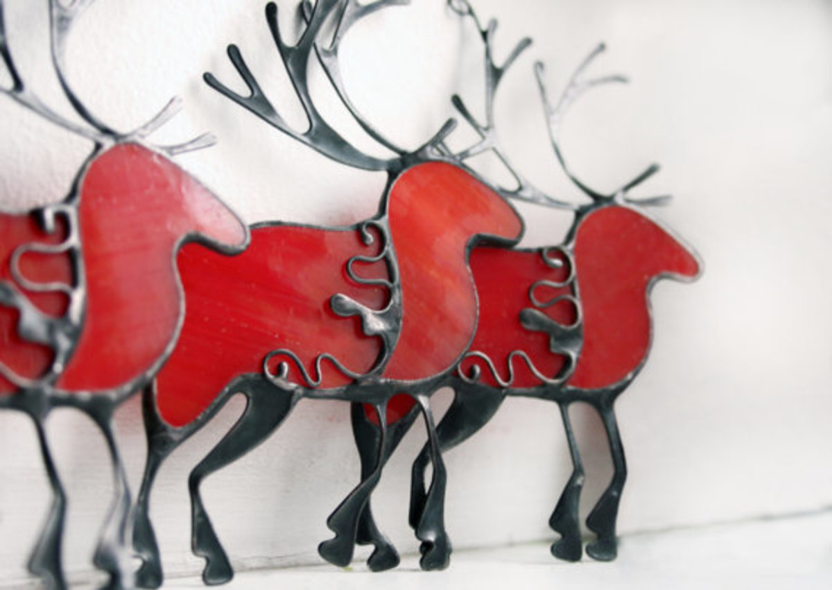 Give handmade Christmas ornaments this season.