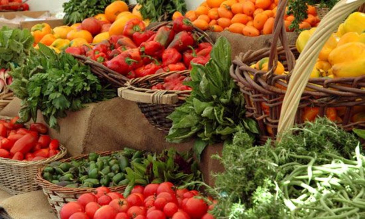 farmers-market-veggies
