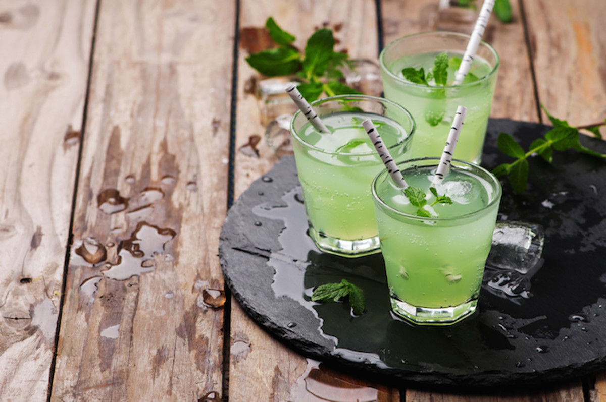 Cleansing Cocktail Hour: 4 Green Juice Recipes with A Boozy Fix
