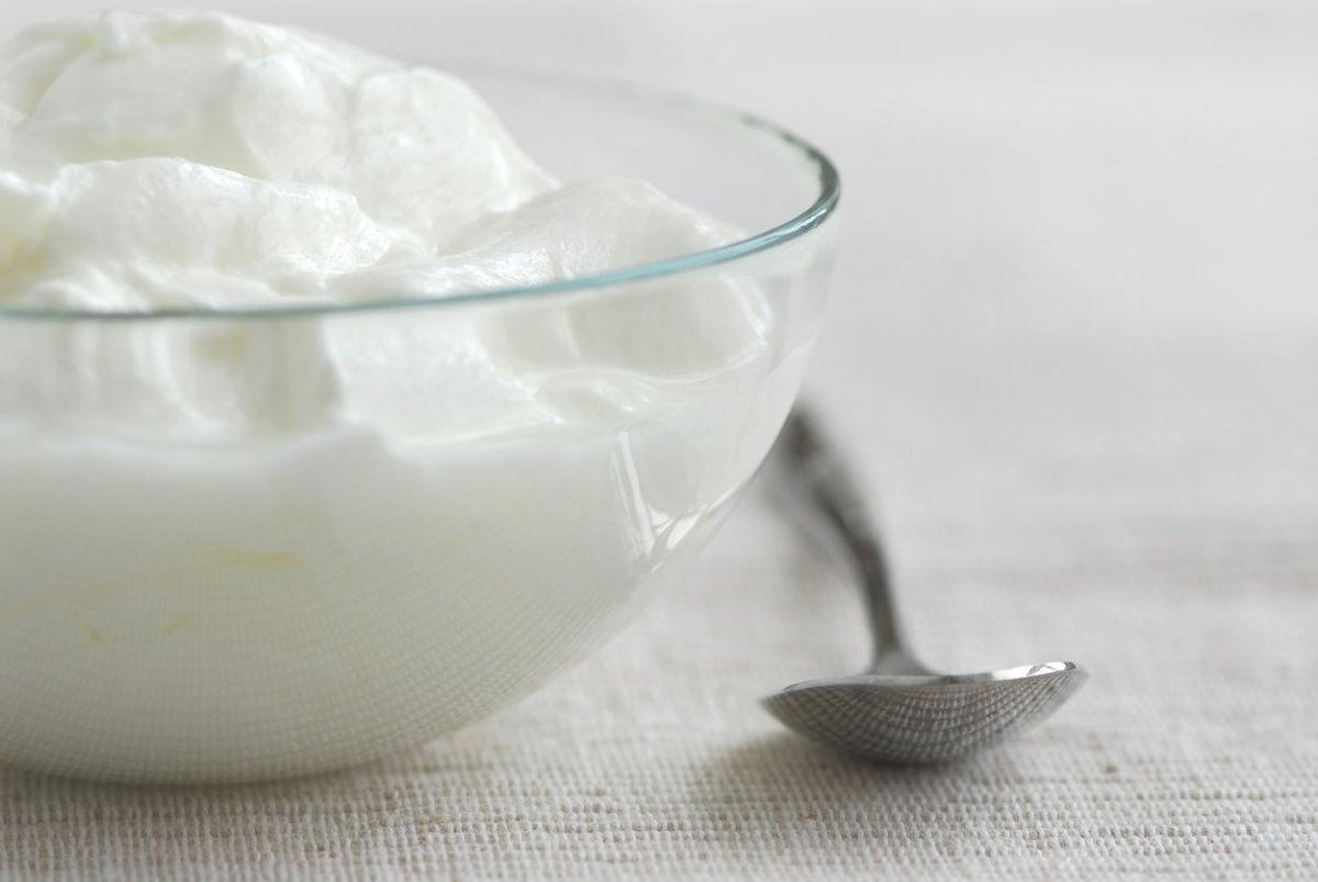 5 Benefits of a Yogurt Face Mask for Gorgeous, Glowing Skin
