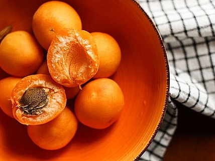 6 Healthiest Fruits to Eat During Summer For a Beautiful Body (Inside and