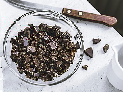8 Dark Chocolate Benefits to Gain by Eating It Every Day