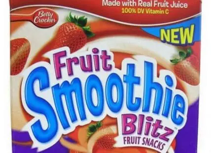 Betty Crocker Fruit Smoothie Blitz fruit snack package with strawberries