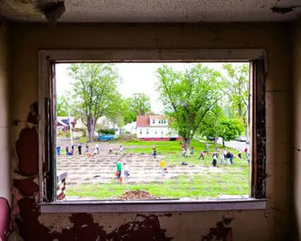 Detroit urban farm fights blight