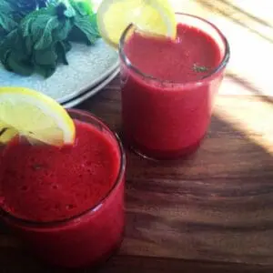 http://www.wellandgoodnyc.com/2014/04/01/recipe-raspberry-lemonade-spring-cleanse-smoothie/?utm_source=OrganicAuthority&utm_medium=Social&utm_campaign=wgOA4