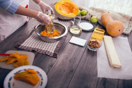 5 Cooking Hacks to Make Thanksgiving Easy as (Pumpkin) Pie