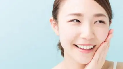 Dermaplaning shaving with Kerry Benjamin