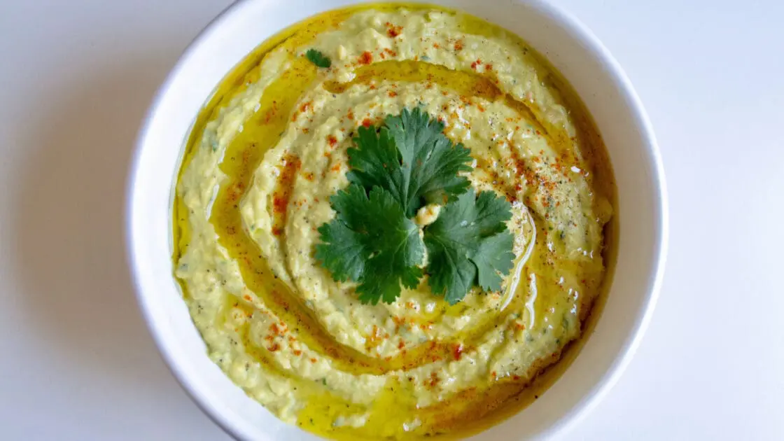 The Marriage of Two Favorites: Avocado Hummus