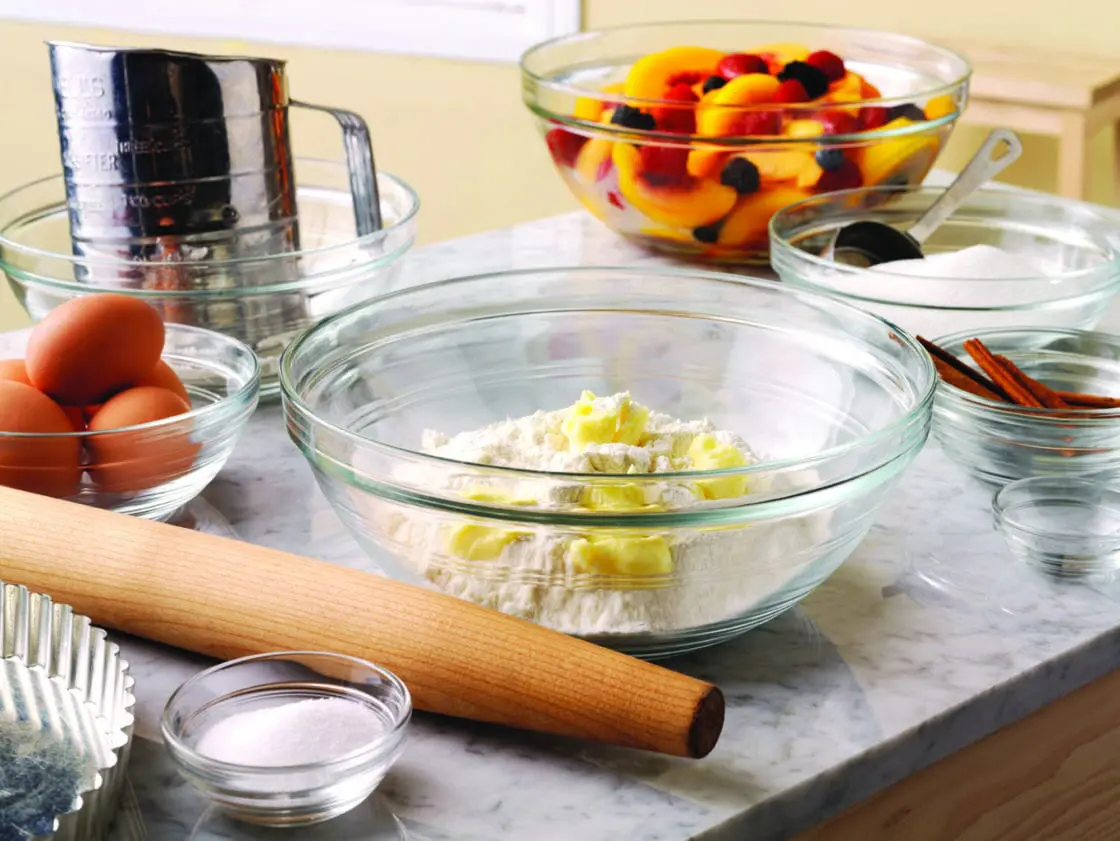 Duralex's 9-piece Lys Stackable Clear Bowl Set