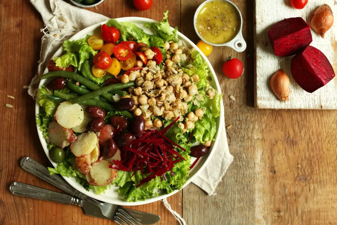 A vegan Niçoise salad with chickpeas