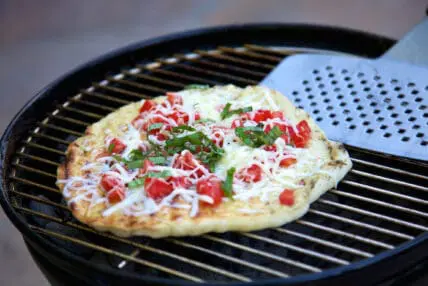 image of a grilled margarita pizza recipe