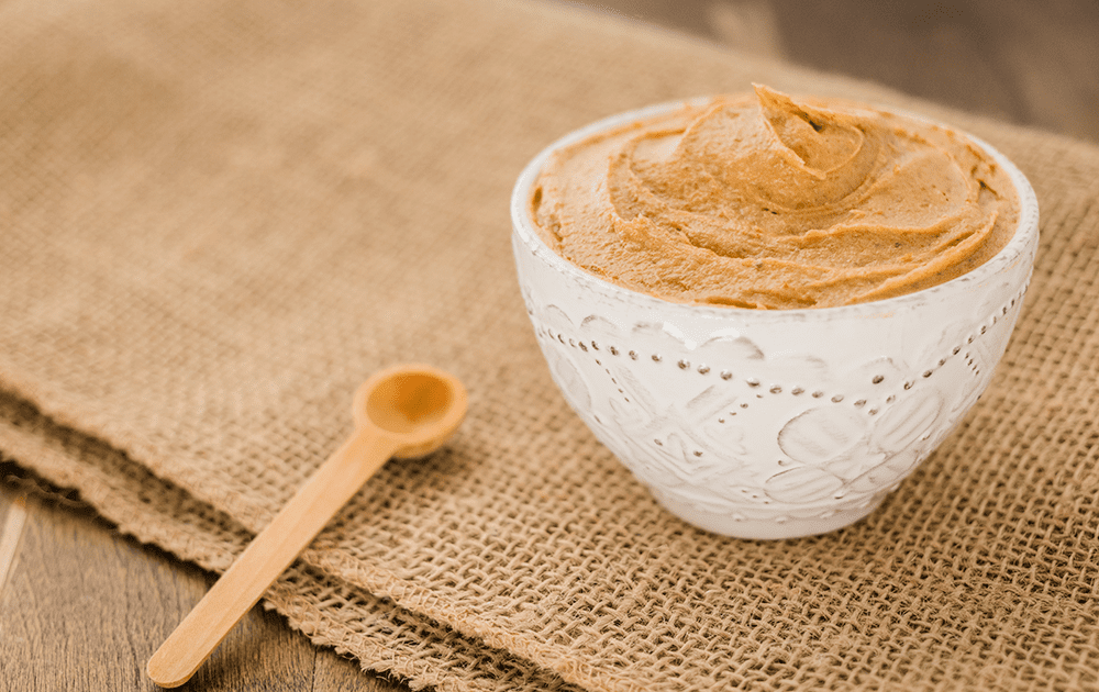 How To Make Caramel: This healthy homemade caramel tastes amazing and is bound to be your new favorite dessert topping!