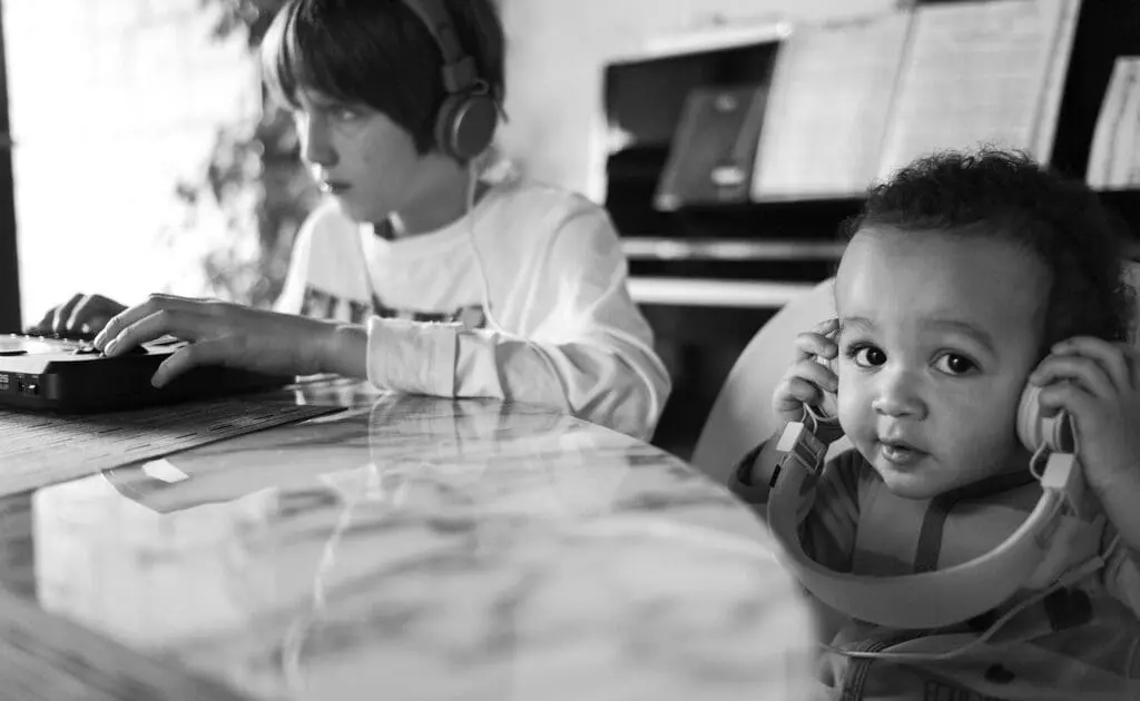 kids listening to music photo