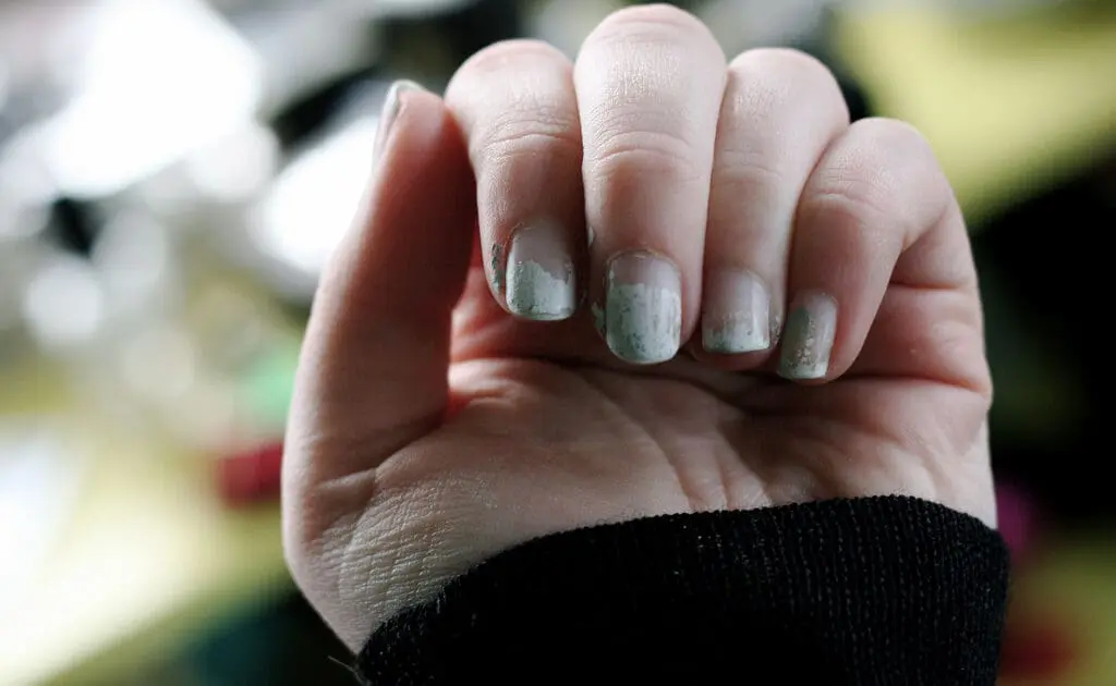 nails
