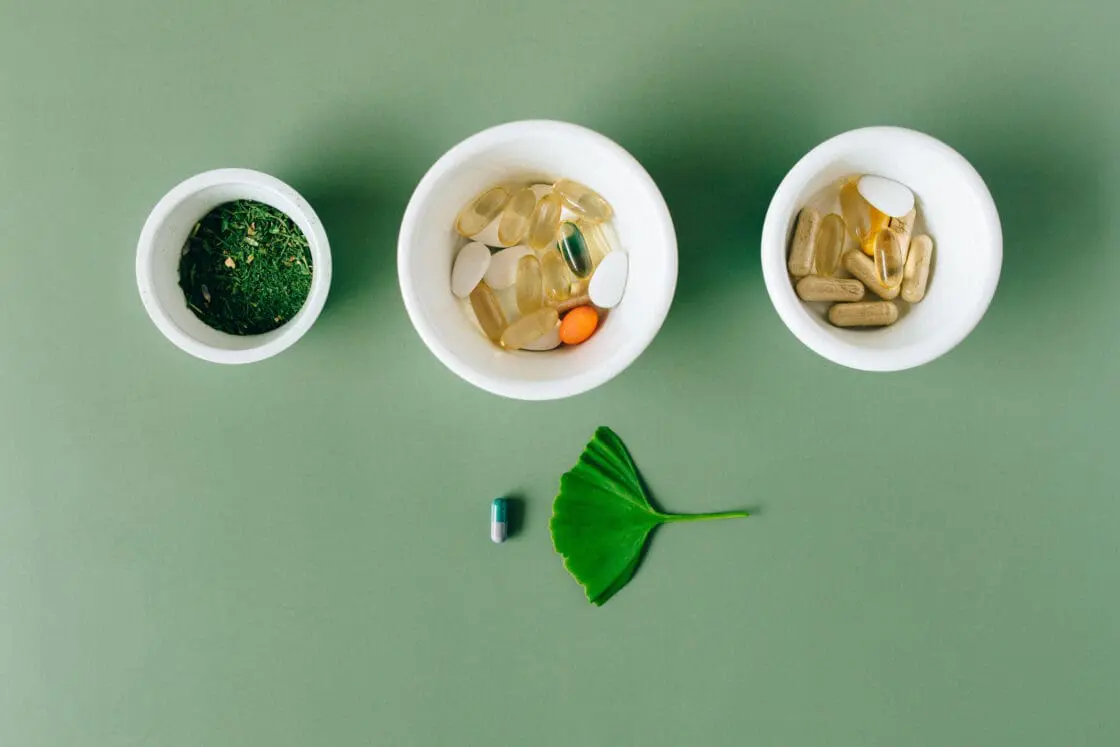 spirulina powder and capsules showing how to use spirulina powder via Organic Authority