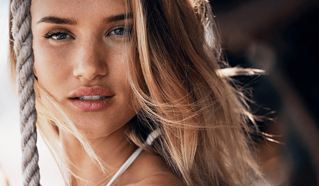 Rosie Huntington-Whiteley Avoids These 4 Foods for Perfect Skin (Even Though She Really Wants to Eat Them)