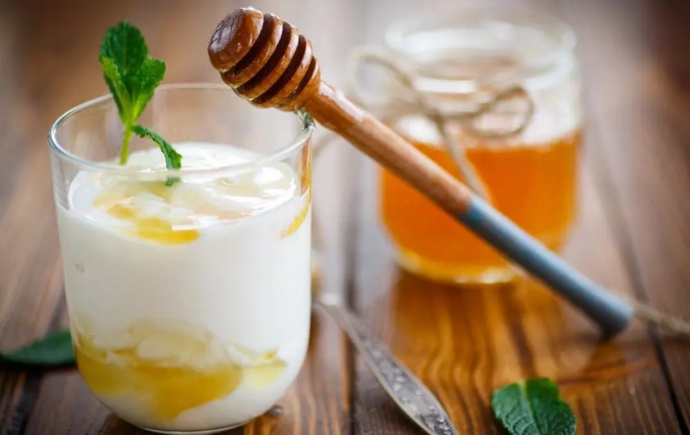 natural yeast infection remedies include yogurt and honey