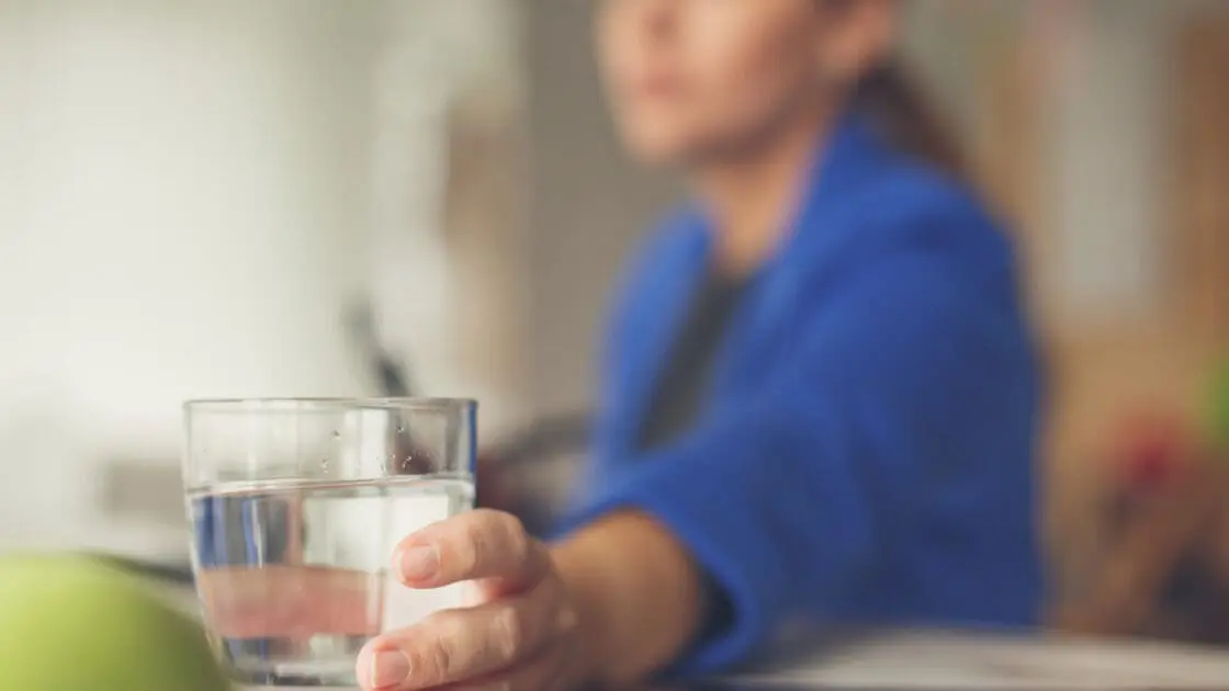 These are the 3 Times a Day to Avoid Drinking Water