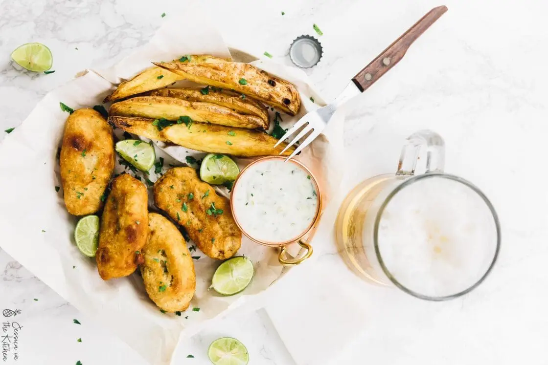 Vegan fish sticks with tartar sauce